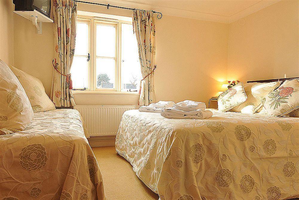 The Chequers Inn Cassington Экстерьер фото
